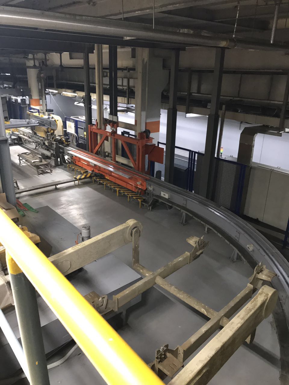 二廠(chǎng)涂裝車(chē)間穿梭機軌道改造